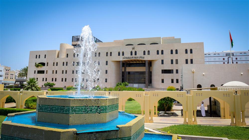حظر البيع أو الإعلان أو الترويج للسلع والمنتجات والخدمات من خلال التسويق الشبكي والهرمي