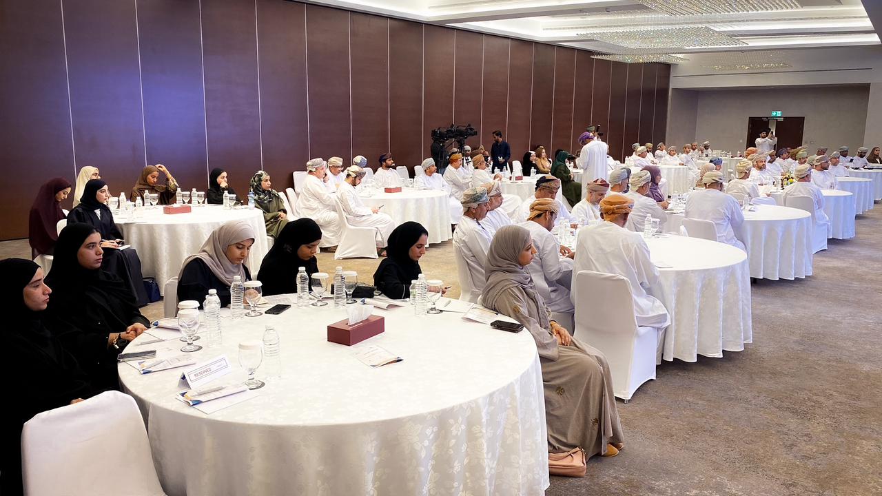 ناقشت مراحل تطور عملية انتخابات مجلس الشورى من جوانب مختلفة.. جمعية الصحفيين العمانية تنفذ الندوة الحوارية حول” الشورى الواقع والتطلعات”