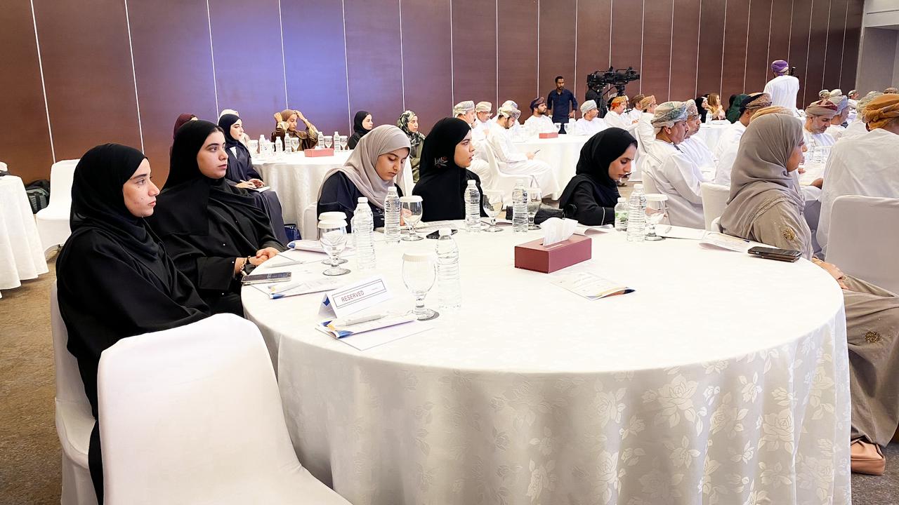ناقشت مراحل تطور عملية انتخابات مجلس الشورى من جوانب مختلفة.. جمعية الصحفيين العمانية تنفذ الندوة الحوارية حول” الشورى الواقع والتطلعات”