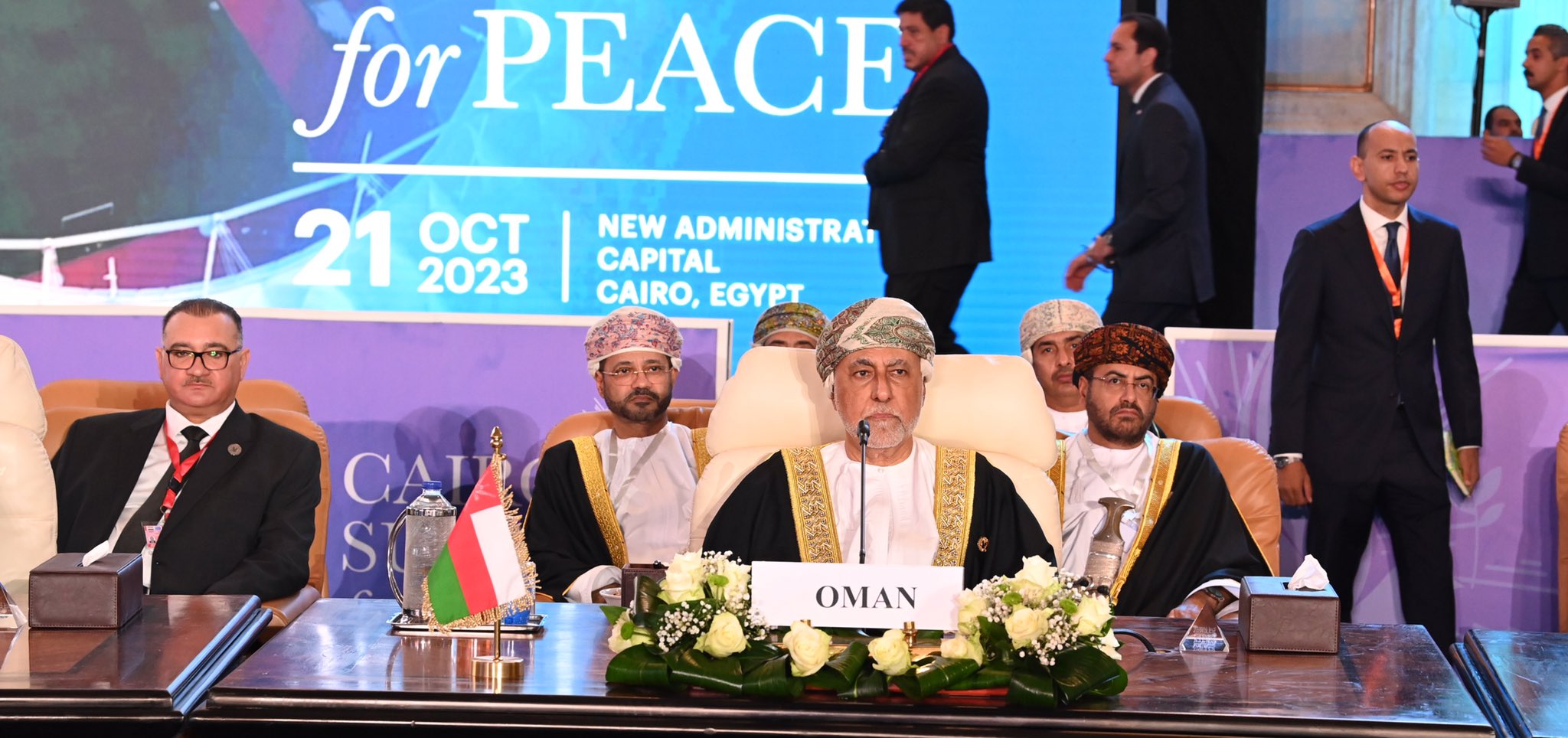 نيابةً عن جلالةِ السُّلطان المعظم.. سُموّ السّيد شهاب بن طارق يترأس وفد سلطنة عُمان في قمة القاهرة للسّلام