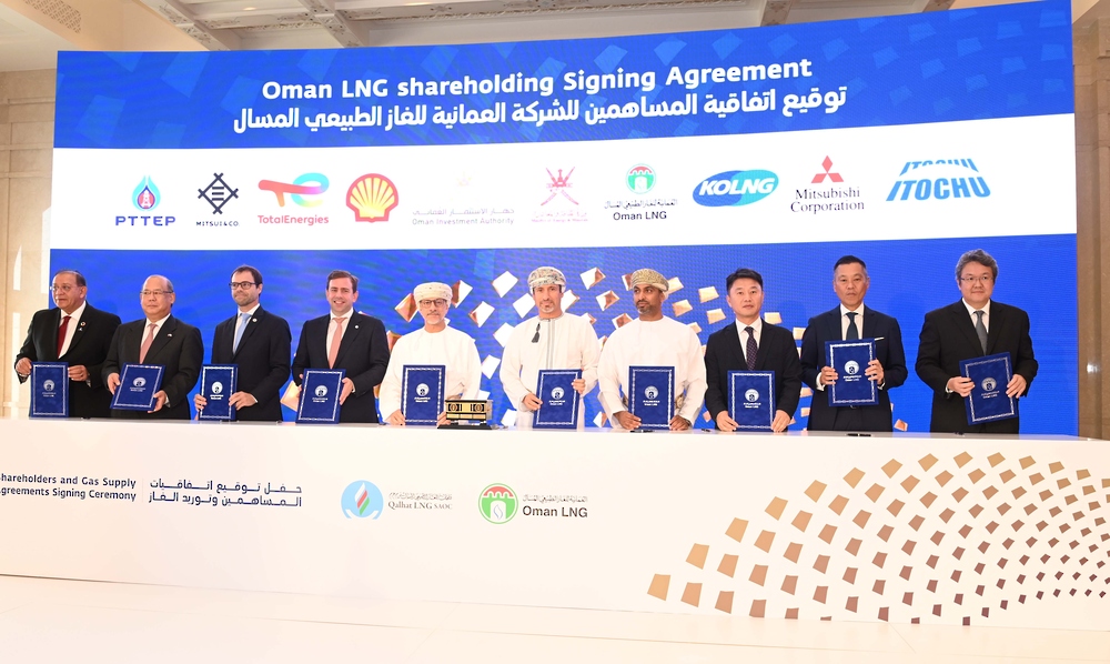 الشركة العُمانية للغاز الطبيعي المسال توقع على اتفاقيات المساهمين وتوريد الغاز