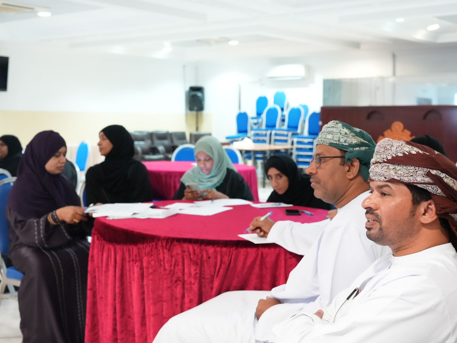 بالتعاون مع جمعية الصحفيين العمانية ؛ محافظة الداخلية تنظم برنامجا تدريبيا حول سياسات الإعلام الاجتماعي للمؤسسات