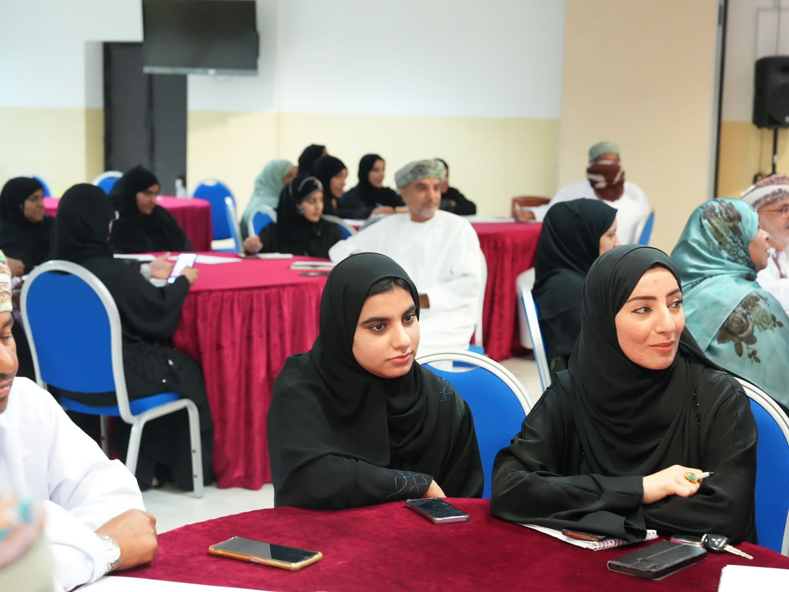 بالتعاون مع جمعية الصحفيين العمانية ؛ محافظة الداخلية تنظم برنامجا تدريبيا حول سياسات الإعلام الاجتماعي للمؤسسات