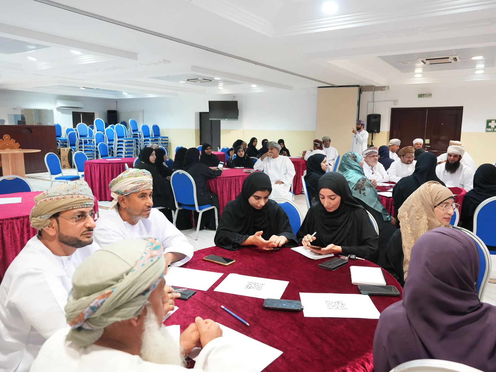بالتعاون مع جمعية الصحفيين العمانية ؛ محافظة الداخلية تنظم برنامجا تدريبيا حول سياسات الإعلام الاجتماعي للمؤسسات