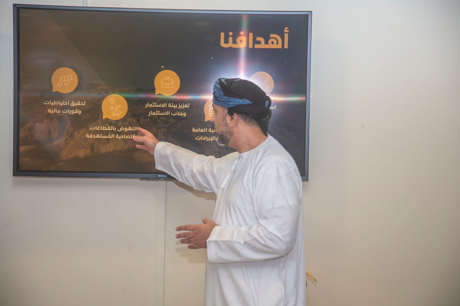 في الصالون الإعلامي لجمعية الصحفيين العمانية جهاز الاستثمار العماني يستعرض أبرز أعماله وأنشطته وجهوده في التحفيز الاقتصادي