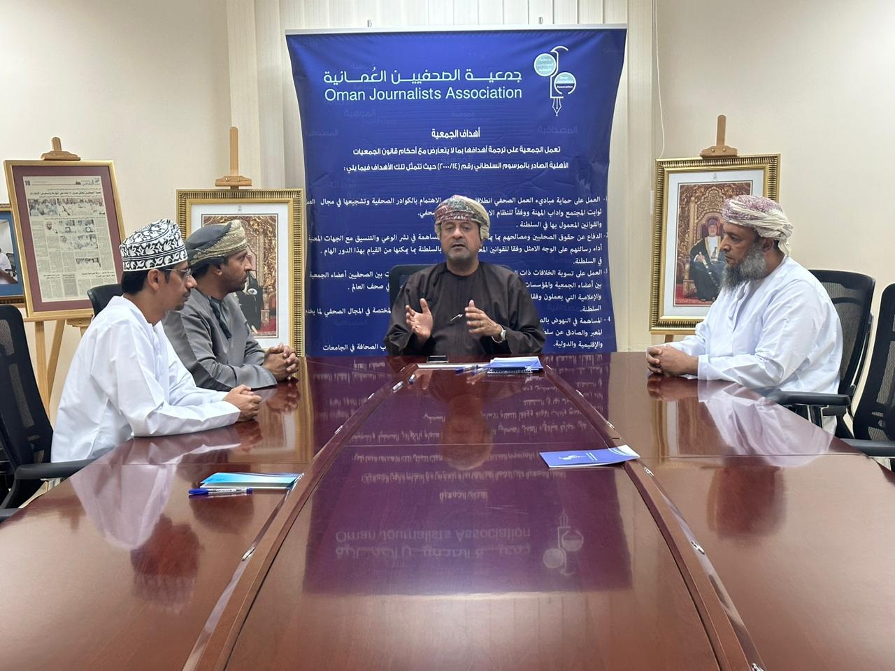 اللجنة الإعلامية الثقافية بجمعية الصحفيين العمانية تستعرض انجازاتها