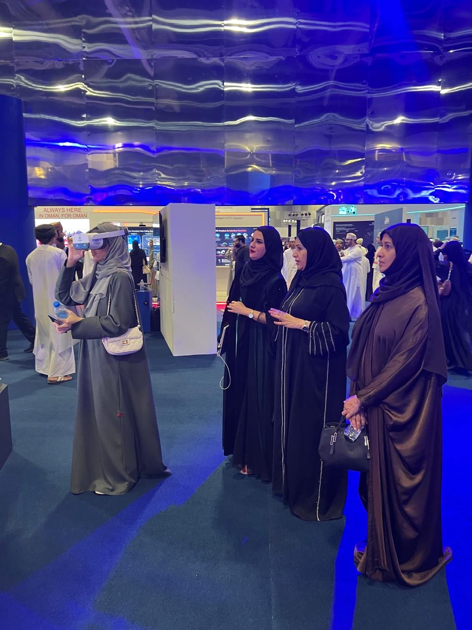 لجنة شؤون الصحفيات تزور معرض كومكس 2024 لتعزيز الخبرات في التكنولوجيا والذكاء الاصطناعي
