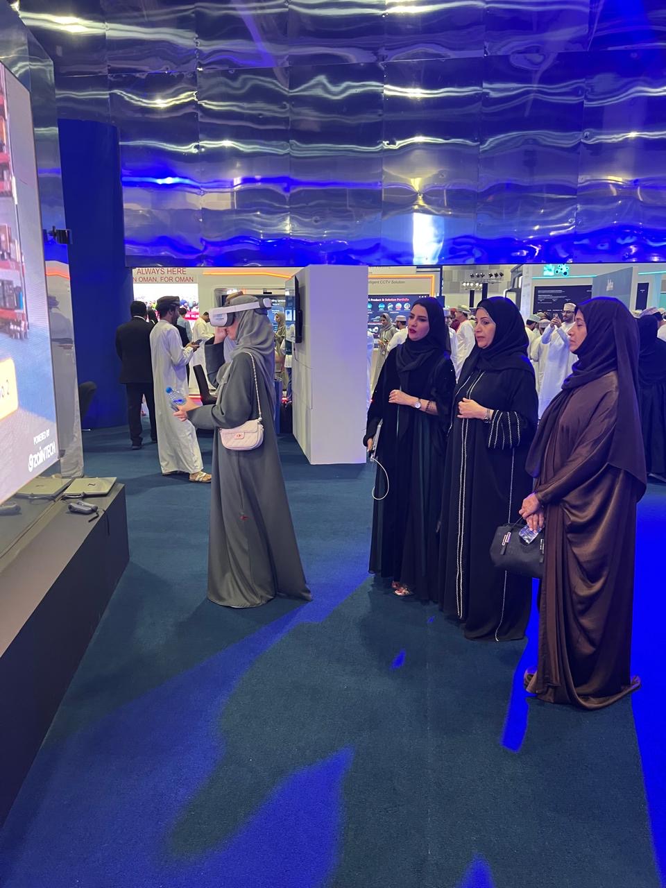لجنة شؤون الصحفيات تزور معرض كومكس 2024 لتعزيز الخبرات في التكنولوجيا والذكاء الاصطناعي