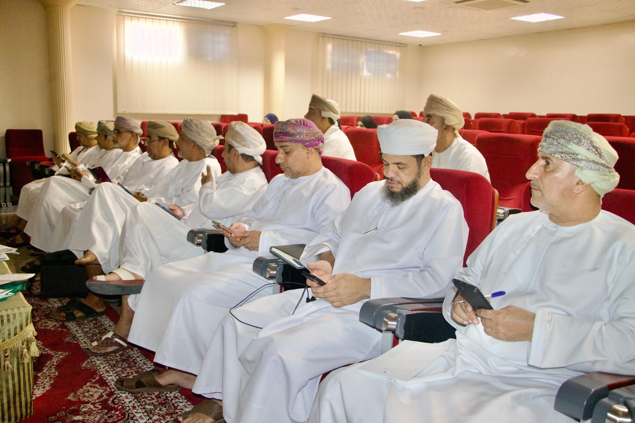 ختام حلقة العمل التدريبية في صحافة الهاتف المحمول للجنة الصحفيين لمحافظتي الداخلية والوسطى بجامعة نزوى