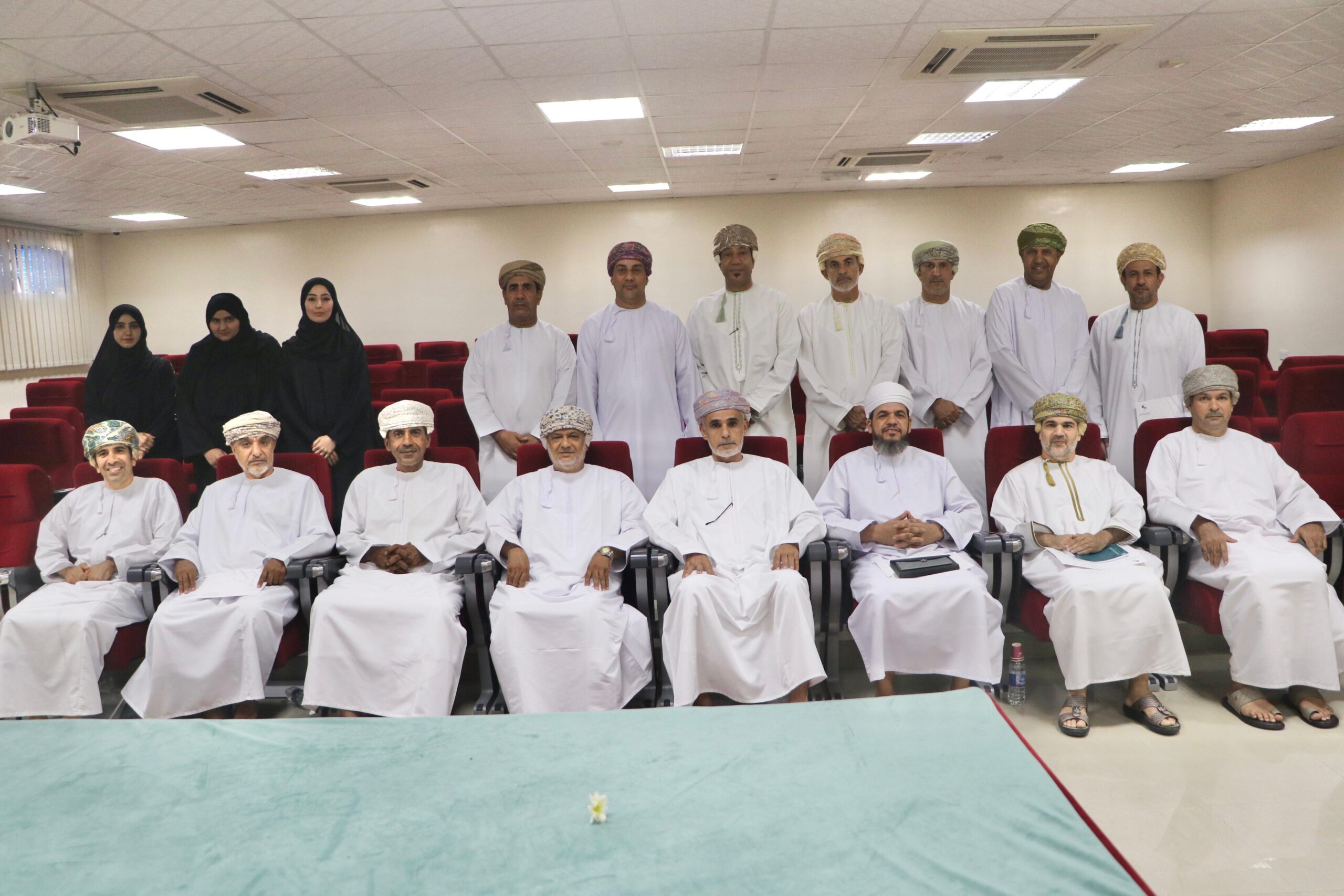 ختام حلقة العمل التدريبية في صحافة الهاتف المحمول للجنة الصحفيين لمحافظتي الداخلية والوسطى بجامعة نزوى