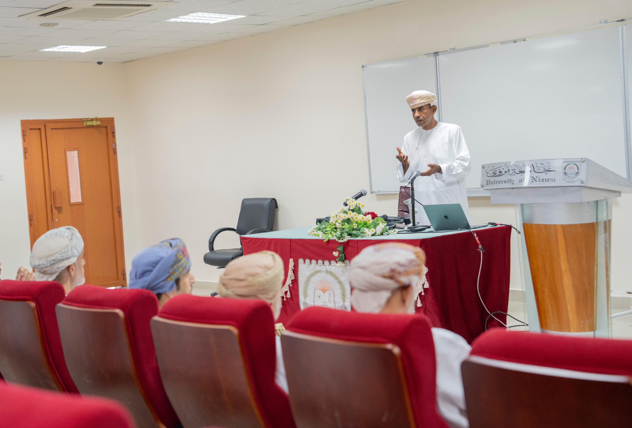 ختام حلقة العمل التدريبية في صحافة الهاتف المحمول للجنة الصحفيين لمحافظتي الداخلية والوسطى بجامعة نزوى