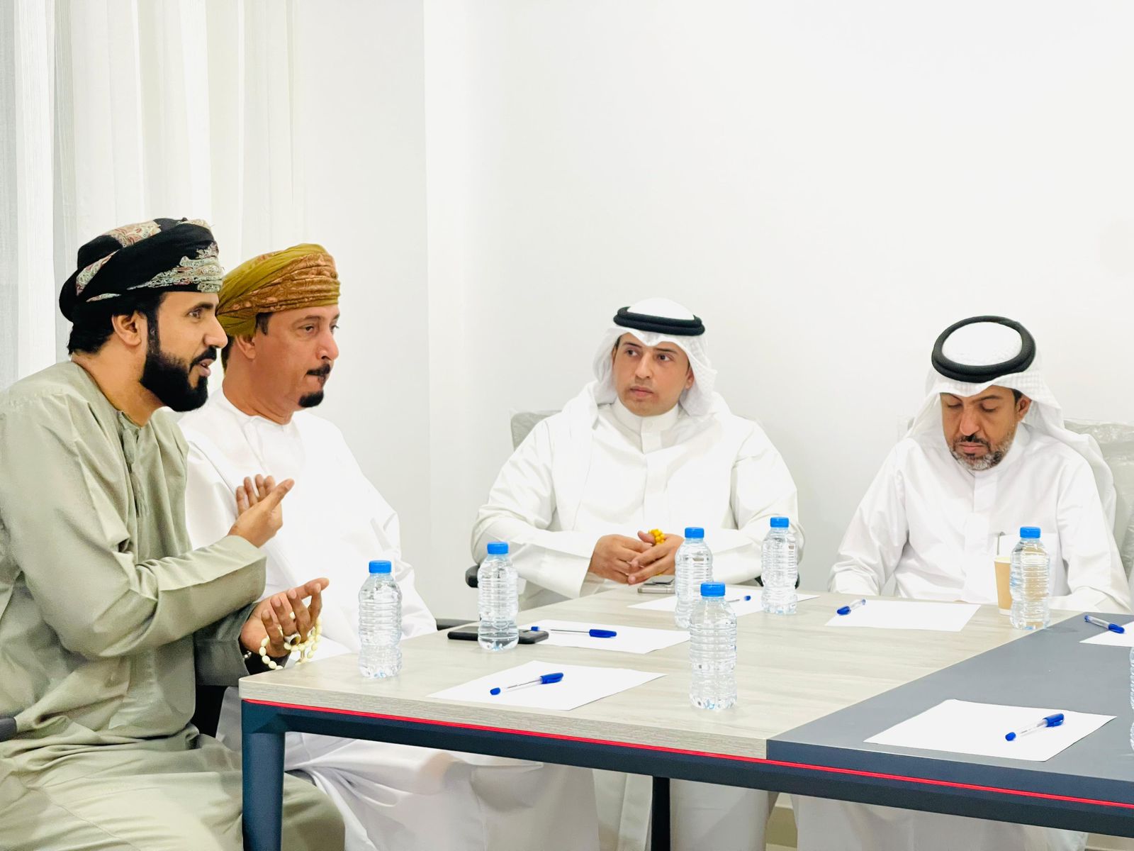 لجنة الصحفيين بمحافظة ظفار تلتقي بالوفد الإعلامي الكويتي