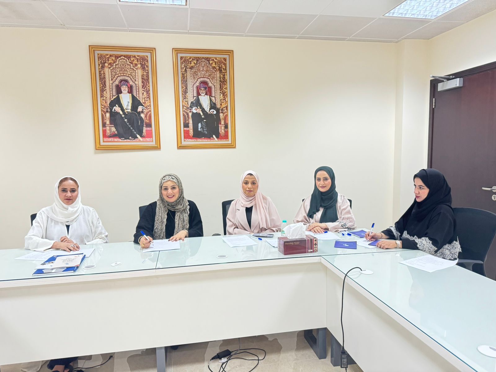 لجنة شؤون الصحفيات تناقش التحضيرات الإعلامية لفعالية يوم المرأة العمانية وتعزيز التعاون الدولي