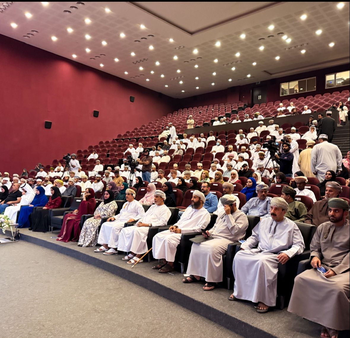 جمعية الصحفيين العمانية تحتفل باليوم العالمي للبودكاست محمد العريمي: البودكاست وسيلة تعليميّة تسهم في بناء المجتمعات وتعزز الحوار الديمقراطي ـ أداة فاعلة تسهم في إثراء المحتوى الصحفي والإعلامي للابتكار