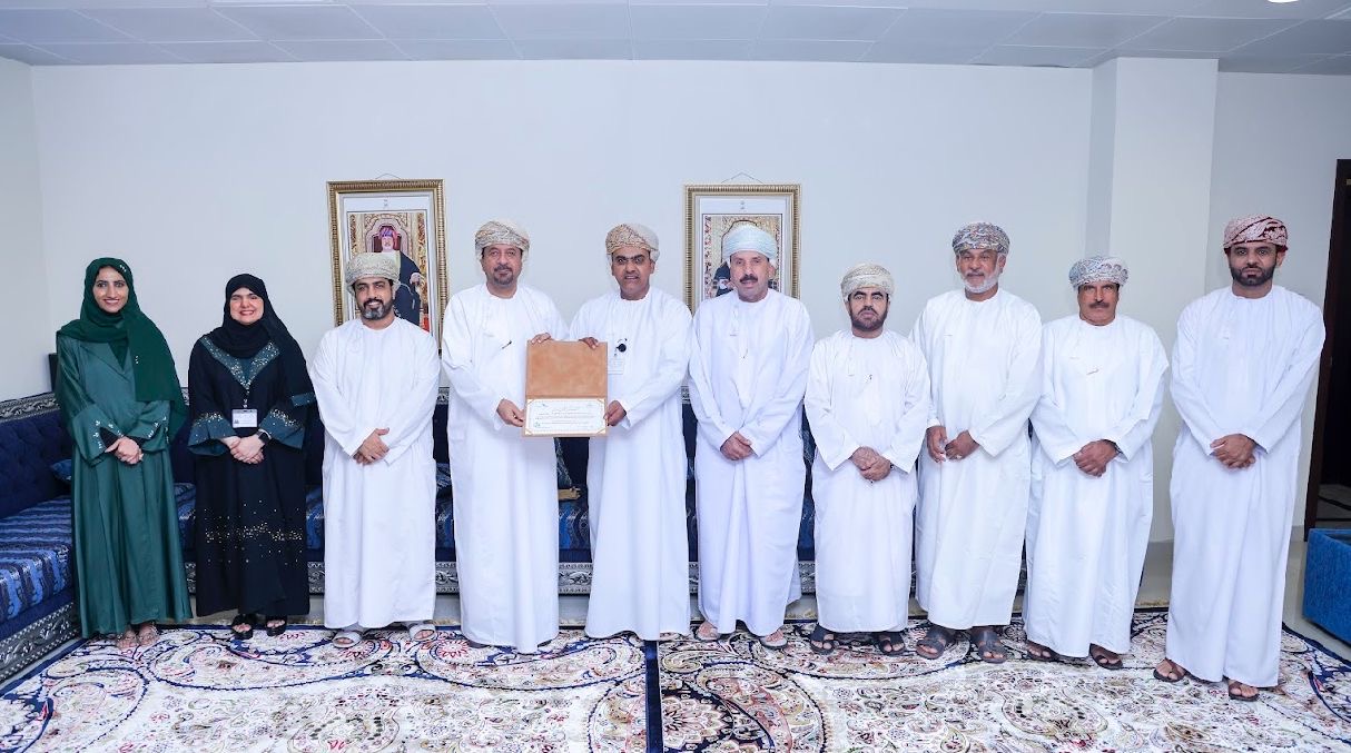 فريق من دائرة التواصل والإعلام بوزارة العمل يزور  جمعية الصحفيين العُمانية