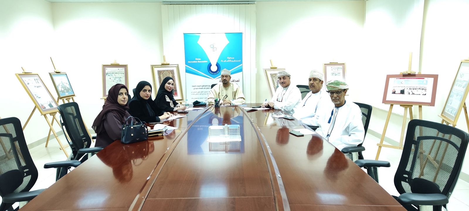 لجنة الدراسات والبحوث بجمعية الصحفيين العُمانيين تعقد اجتماعها الثاني لعام 2024