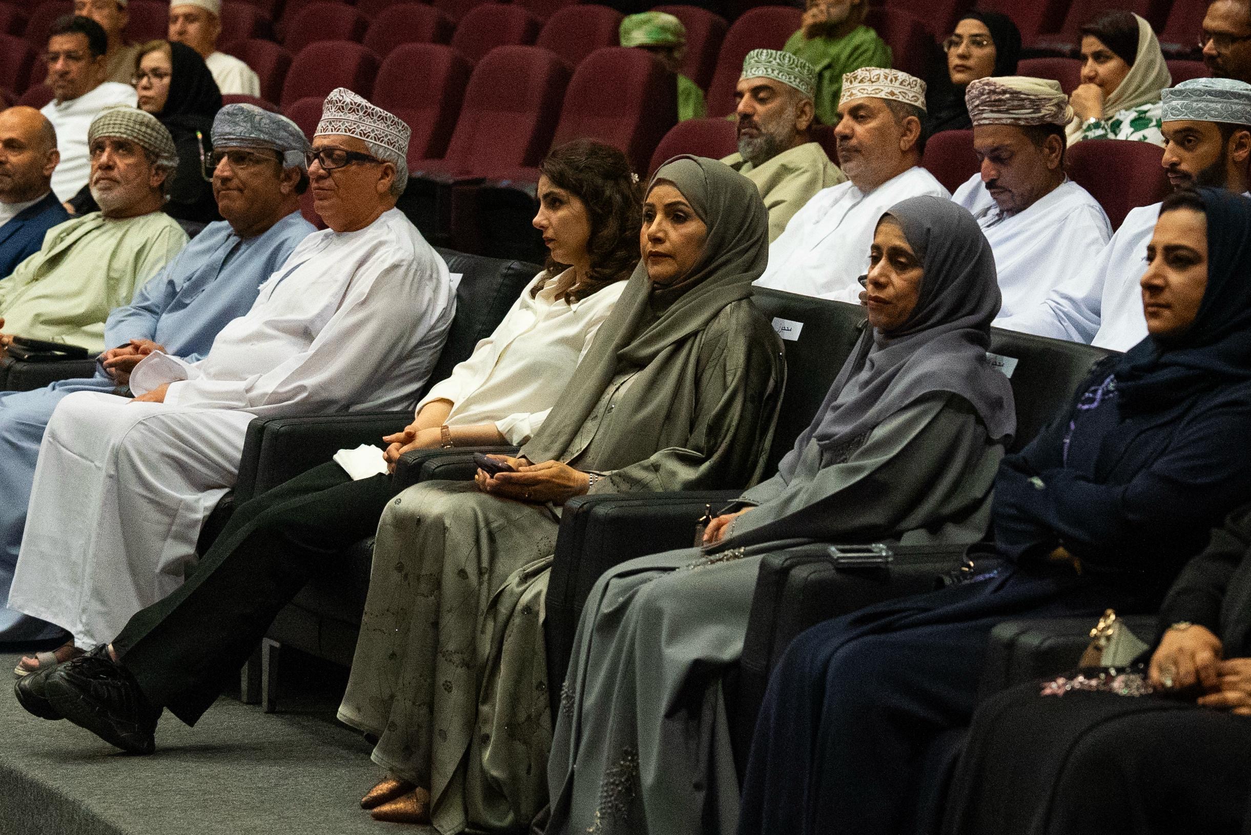“عروج إلى السماء” إنشاد ديني عماني إيراني يصدح على مسرح جمعية الصحفيين العمانية.