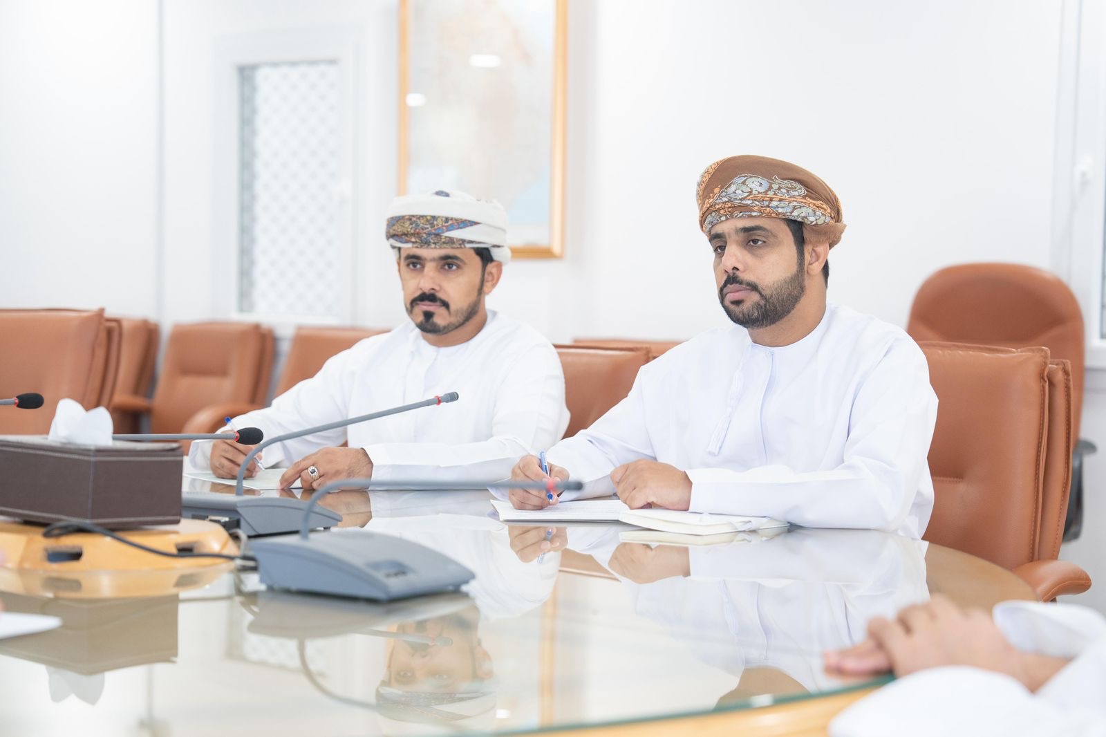 محافظ شمال الشرقية يلتقي بلجنة الصحفيين العمانية بالمحافظة