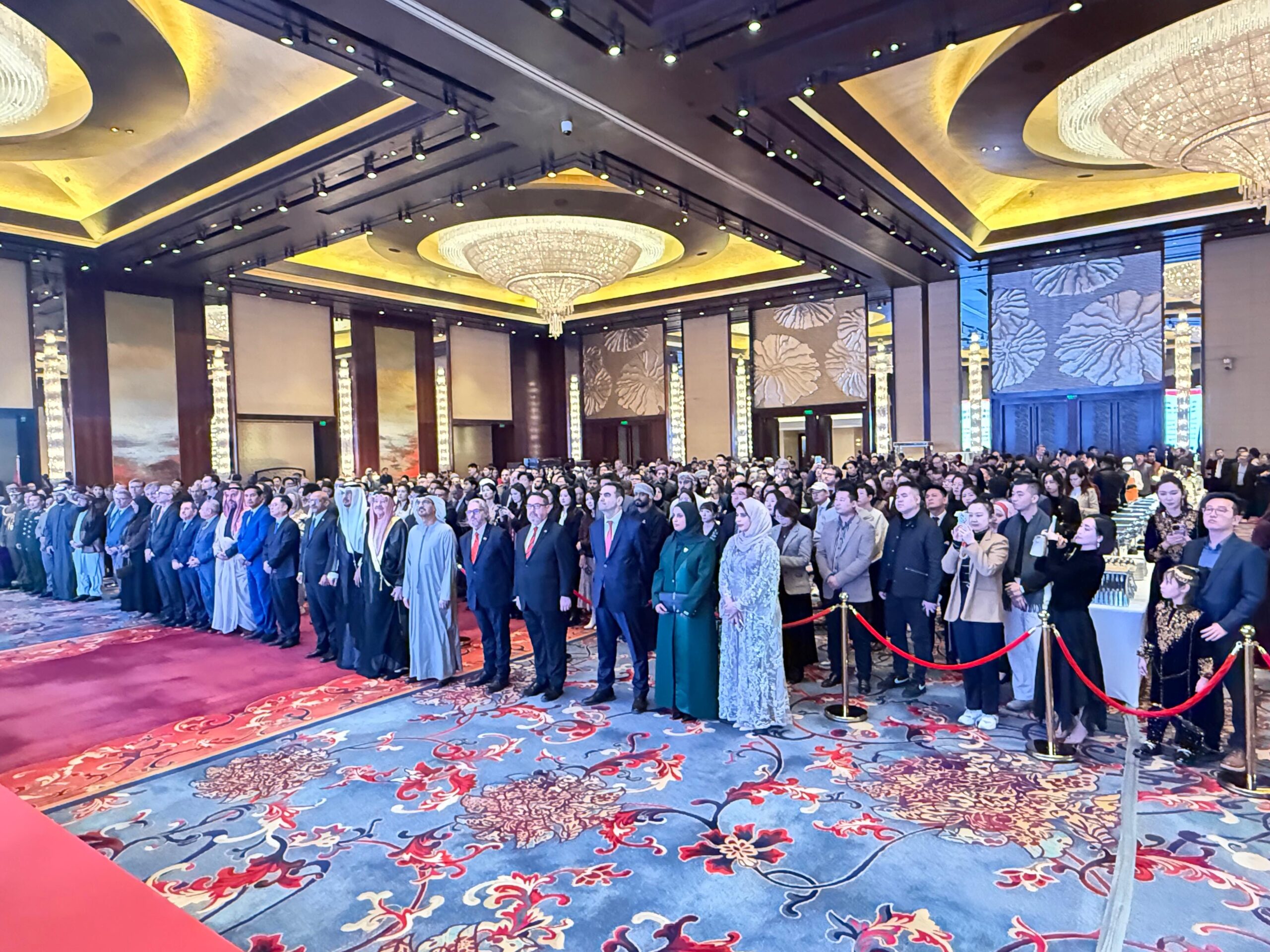 بمناسبة اليوم الوطني العماني 55 المجيد شاركت جمعية الصحفيين العمانيه في حفل الاستقبال الذي نظمته سفارة سلطنة عُمان لدى جمهورية الصين الشعبية الصديقة بفندق قمة الصين العالميه ببكين .