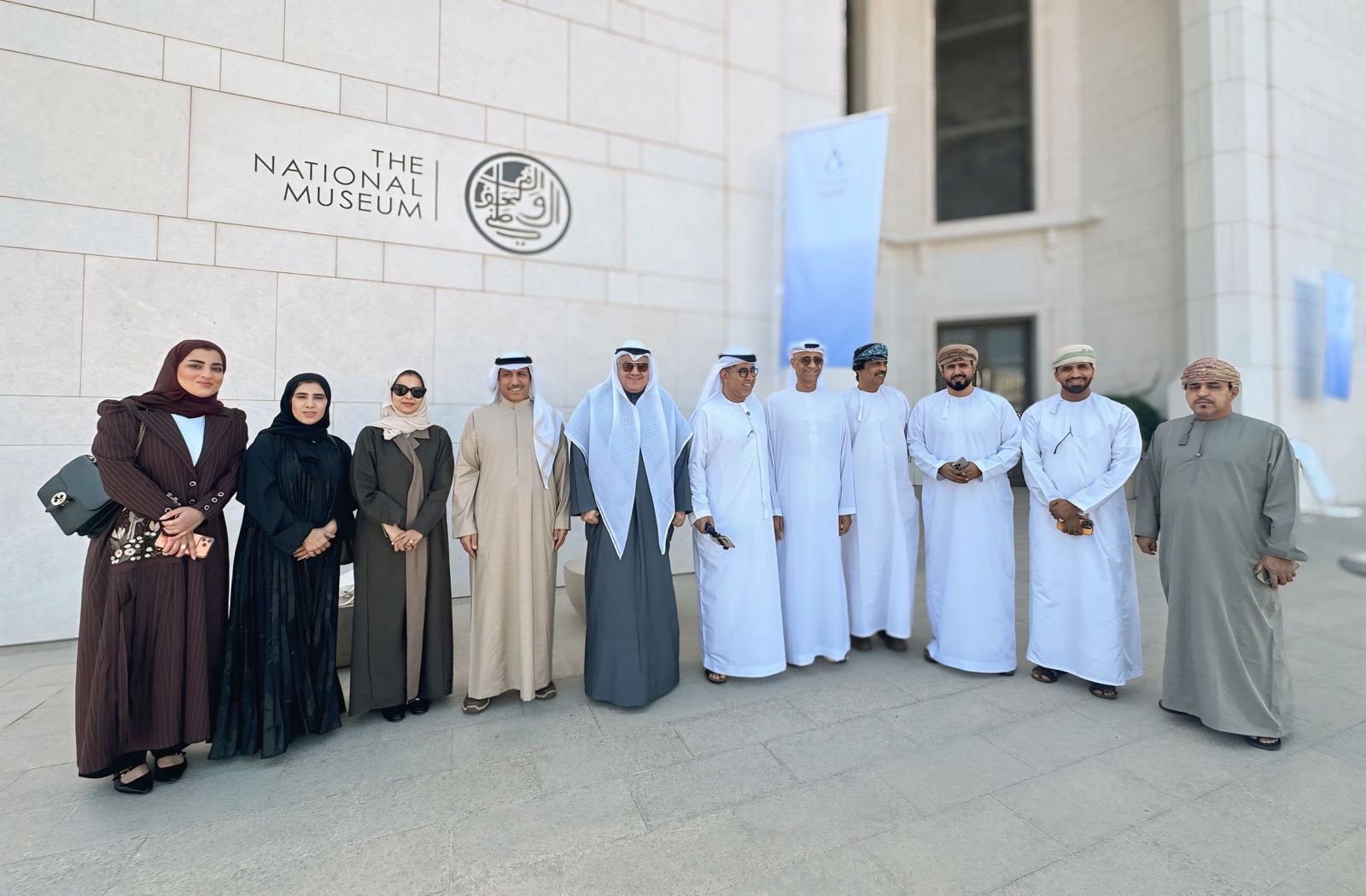 الضيوف المشاركين في الملتقى الصحفي بمحافظة شمال الباطنة يزورون غرفة تجارة وصناعة عمان والمتحف الوطني .