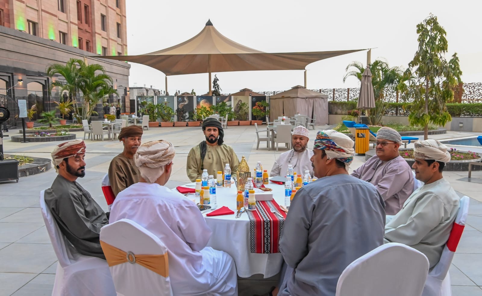 لجنة الصحفيين بمحافظة ظفار تنظم مأدبة الإفطار الجماعي بصلالة وتعلن تشكيل مجلس إدارتها الجديد