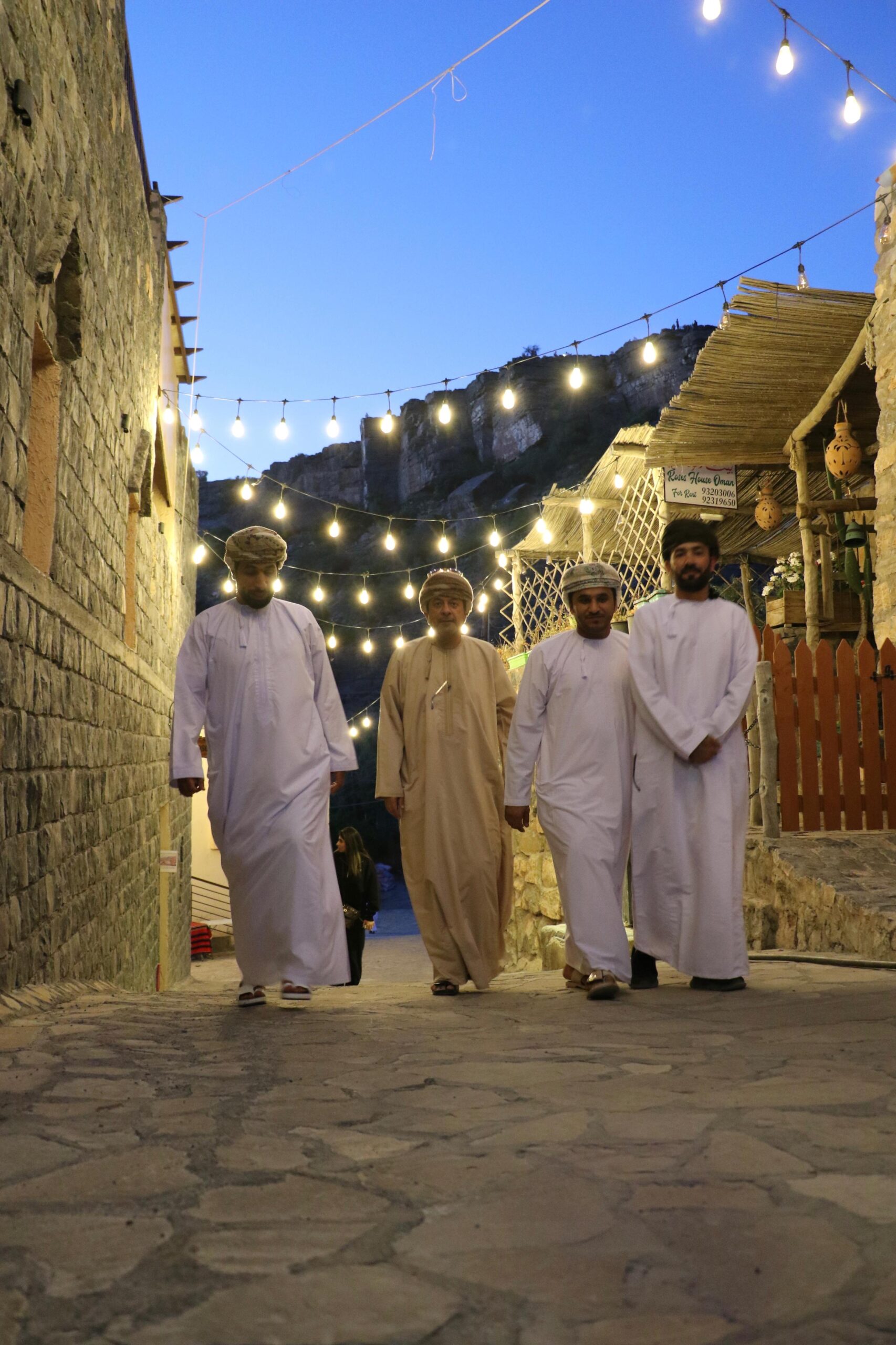 وفد إعلامي دولي يطّلع على المقومات التنموية والسياحية بمحافظة الداخلية