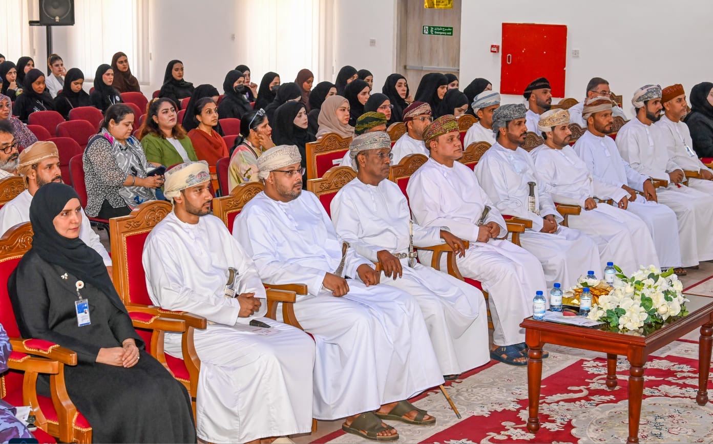 اختتام فعاليات ” وعي يقي .. نحو غدٍ أفضل ” في جامعة التقنية والعلوم التطبيقية فرع صلالة