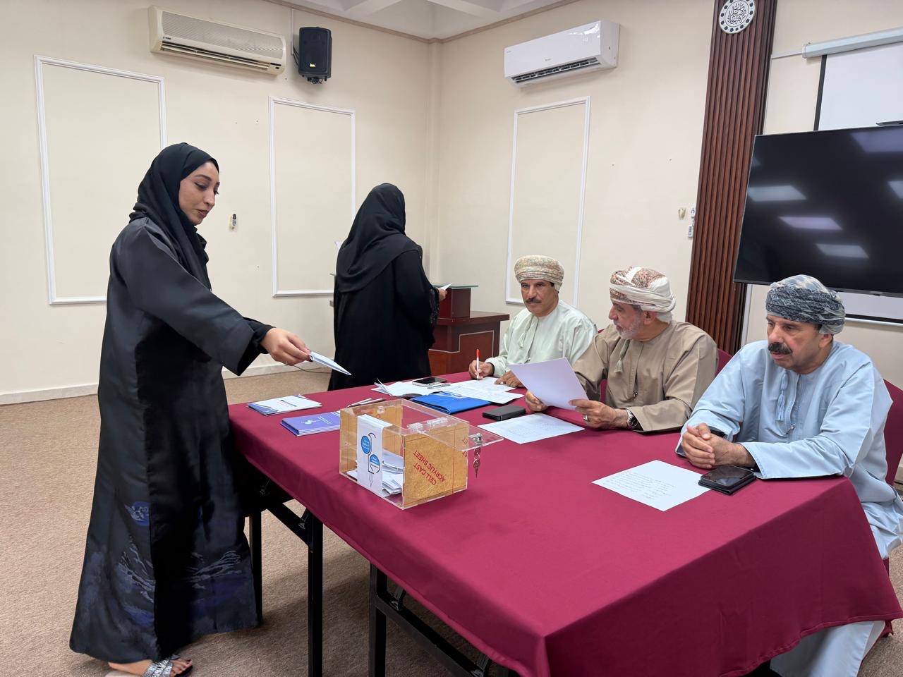 انتخاب فوزية الشحي رئيسة وآحمد الشحي نائباً للجنة الصحفيين بمسندم