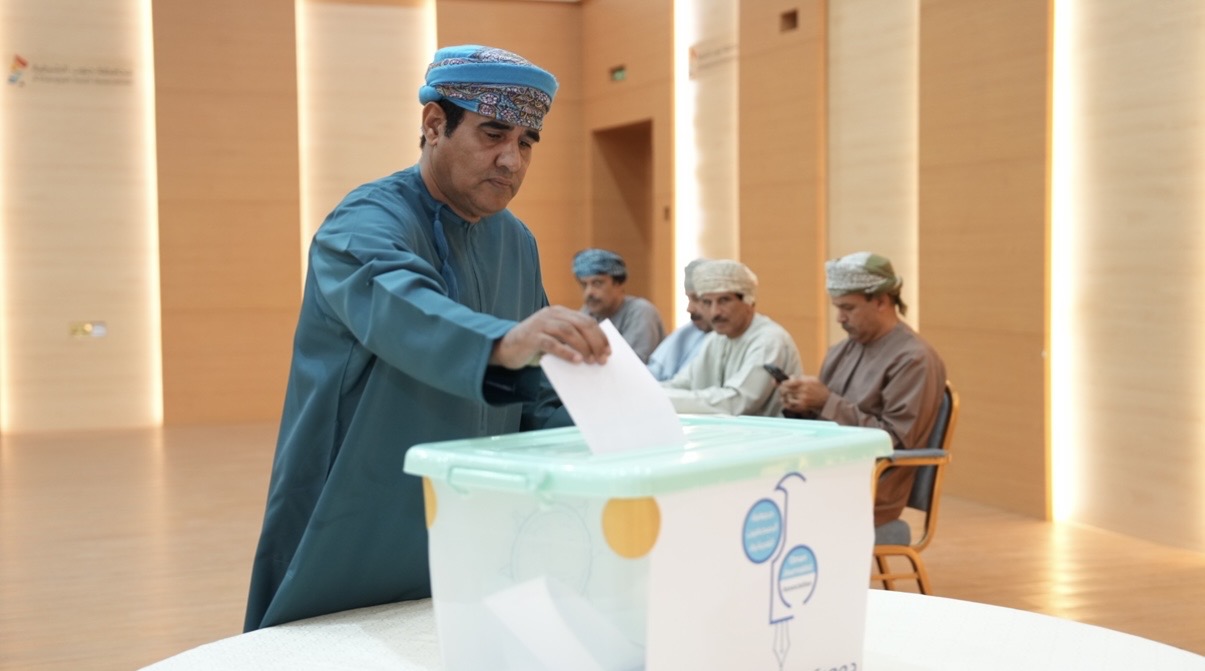 انتخاب علي الغيلاني رئيسا للجنة الصحفيين بجنوب الشرقية وراشد المخيني نائباً
