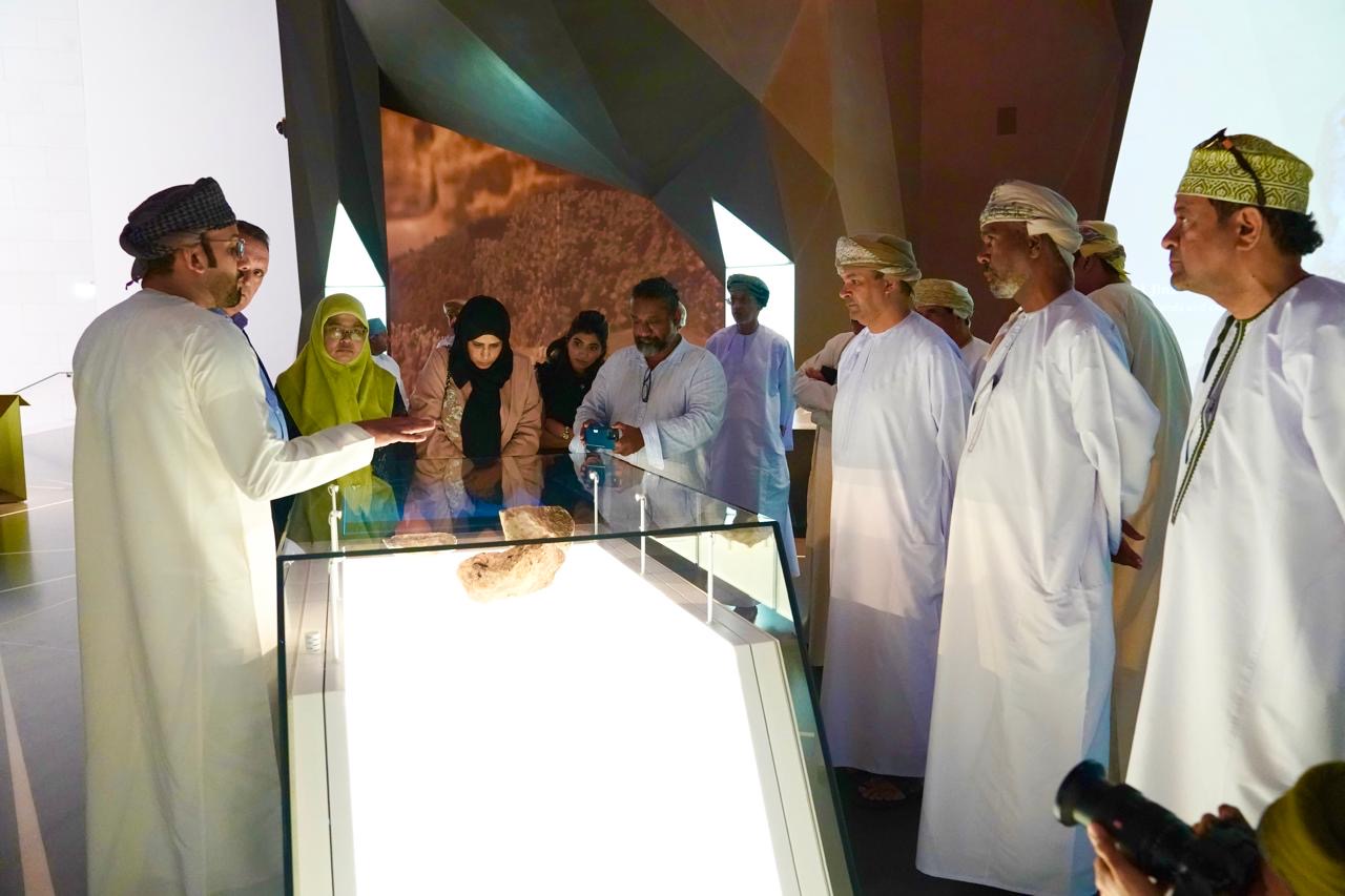 وفد إعلامي دولي يطّلع على المقومات التنموية والسياحية بمحافظة الداخلية