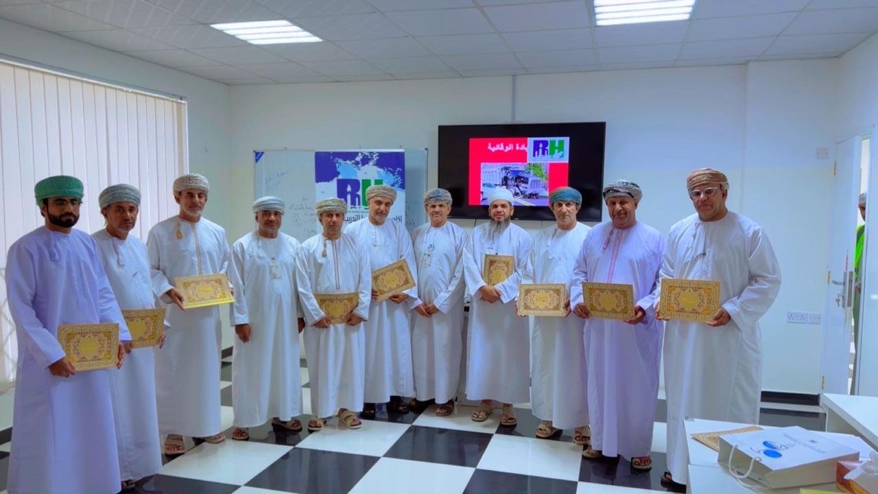 لجنة الصحفيين بالداخلية والوسطى تنظم دورة متخصصة في السلامة والقيادة الوقائية بنزوى